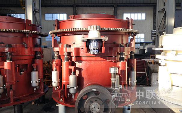 浙江多缸液壓圓錐破碎機現(xiàn)場視頻圖片